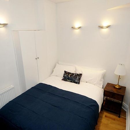 לונדון Cozy Retreat By Aresti Hotels מראה חיצוני תמונה