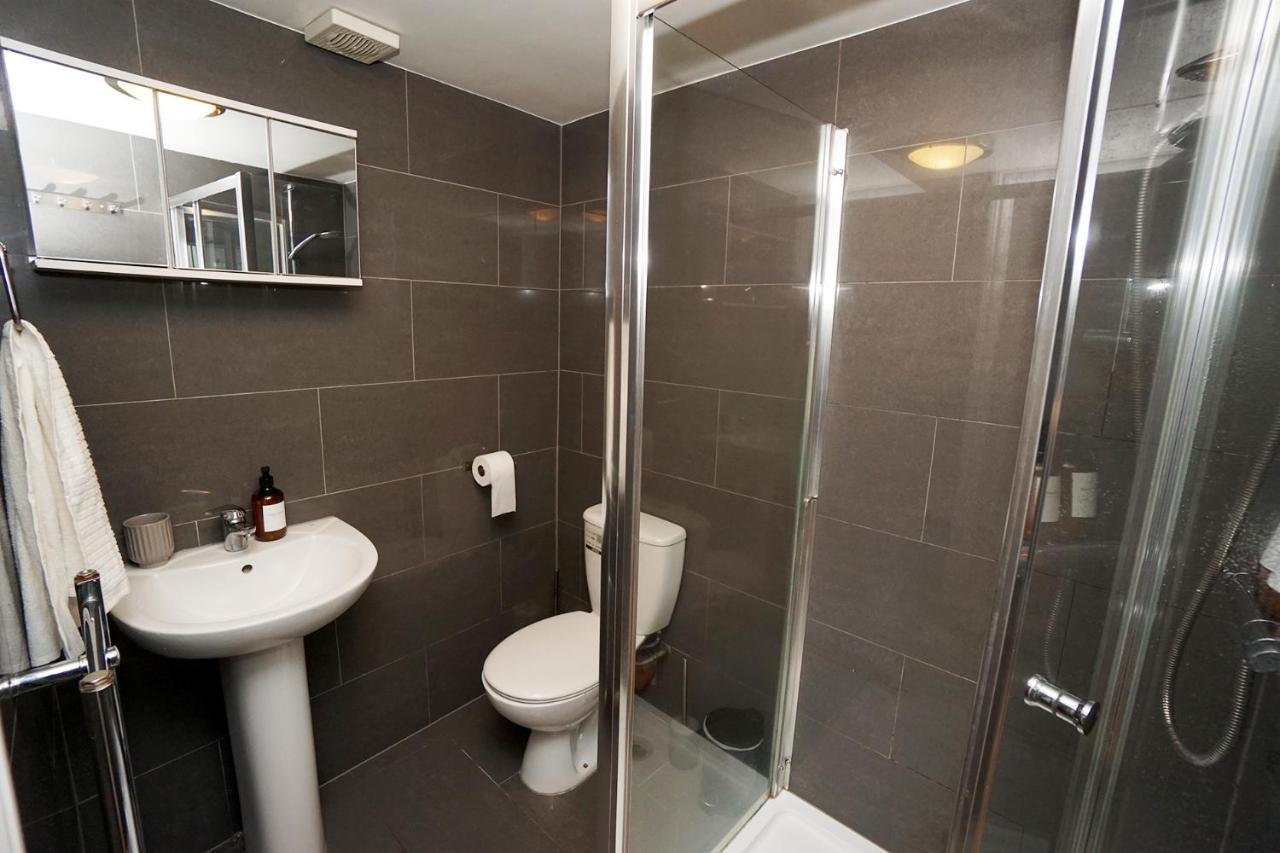לונדון Cozy Retreat By Aresti Hotels מראה חיצוני תמונה